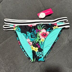 🏷️ 3 for $10 - Xhilaration Tropical Bikini Bottom